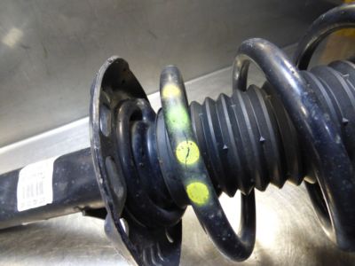 VW Passat 3G 2.0 TDI   Federbein vorne rechts 3C0413031AS / 3C0 413 031 AS