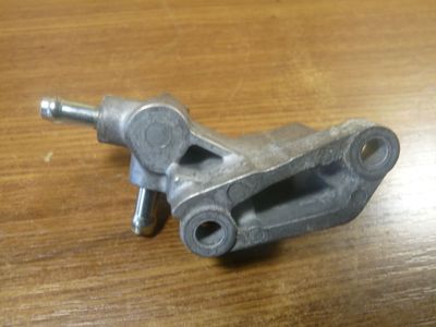 Mercedes-Benz Vito 112 CDi Halter Kraftstoffverteiler 6110700340 / 611 070 03 40