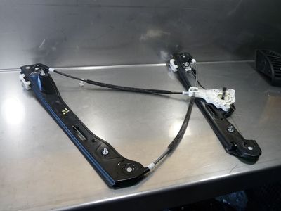 BMW 1er 116i E87  Fensterheber ohne motor vorne links 7067795S / 7 0677 95 S