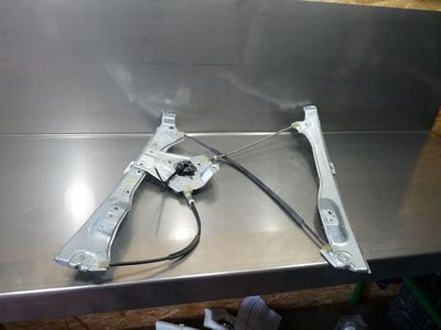 Renault Clio Initiale Bj.:2010  Fensterheber vorne rechts 8200843597
