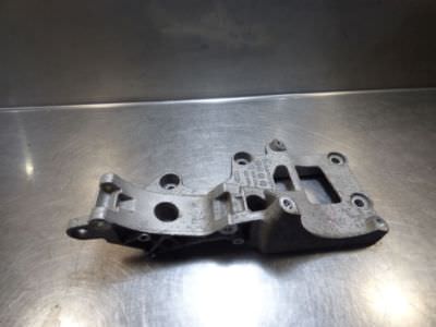 Audi TT 2.0 TFSI Klimakompressor Halterung 06F903143E ORIGINAL gebraucht - Lichtmaschine