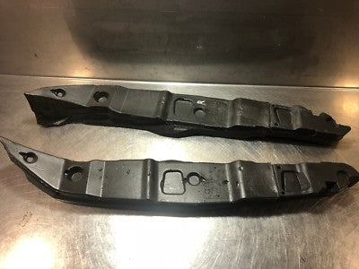 AUDI Q2 Orig. Dämpfung für vorne L + R Kotflügel 81A864235 ORIGINAL gebraucht - 81A864236