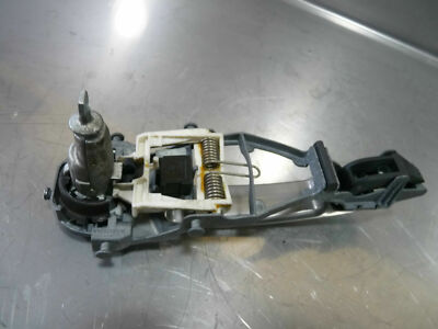 SKODA FABIA MK2 DRIVER SIDE FRONT DOOR HANDLE & BRACKET IN SILVER ORIGINAL gebraucht - 1K0837886A