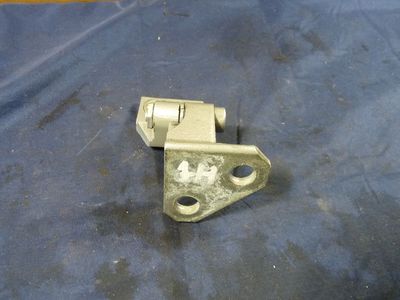 VW GOLF 5 1.9 TDI BXE Türscharnier hinten rechts / 1K0 833 402 C ORIGINAL gebraucht - 1K0833402C