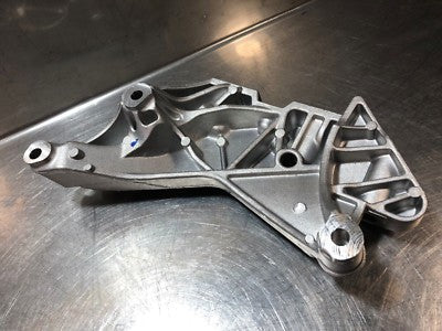 Orig. VW AUDI SKODA SEAT TSI Motor Halter Träger 06K199207A ORIGINAL gebraucht - Motorhalterung