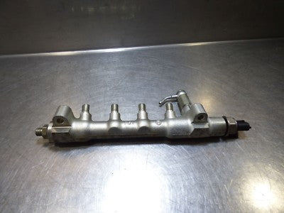 Opel Astra J 1.7 CDTI ORIGINAL gebraucht -   Einspritzleiste mit Sensor Denso A5090