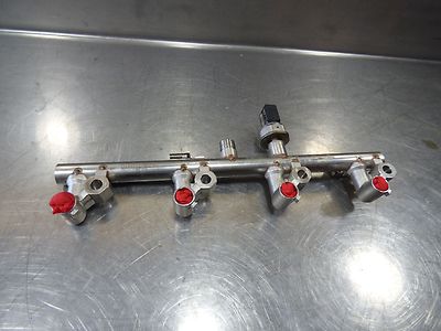 Mercedes SLK 200 AMG BlueEfficienc Kraftstoffverteiler A2710705495 / A2710705495