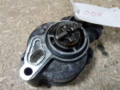 FORD FOCUS 1.6 TDCI Vakuumpumpe D156-2C117100 ORIGINAL gebraucht - Unterdruckpumpe