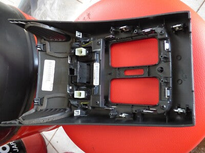 Jeep Grand Cherokee WK2 Mittel verkleidung hinten mit USB Media Hub ORIGINAL gebraucht - 68145567AA