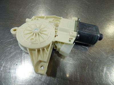 Mercedes-Benz A-Klasse W176 Fensterhebermotor vorne links A2469065100