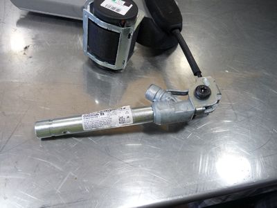 Opel Corsa D 1.4  Sicherheitsgurt rechts vorne oder hinten 13225278 / 607707600C