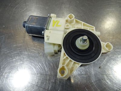 Mercedes-Benz A-Klasse W176 Fensterhebermotor vorne links A2469065100