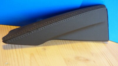 Alfa Romeo Stelvio Q4 2021 Mittelkonsole Rechts Schwarz-Stitched Leder Abdeckung