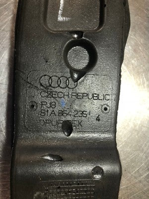 AUDI Q2 Orig. Dämpfung für vorne L + R Kotflügel 81A864235 ORIGINAL gebraucht - 81A864236