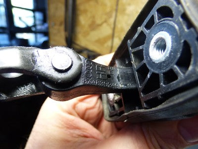 Audi A1 8X Türfangband Türbremse 8X4839249C hinten rechts ORIGINAL gebraucht - Fangband