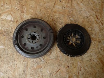 VW PASSAT 3C 2.0 FSI Zweimassenschwungrad und Kupplung 06F105264C / 03G141025E