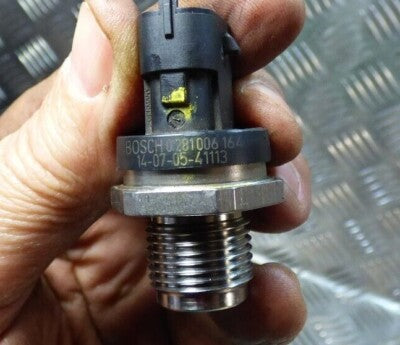 Jeep Cherokee KL 2.0 CRD 2015 Kraftstoffdrucksensor BOSCH ORIGINAL gebraucht - 0281006164