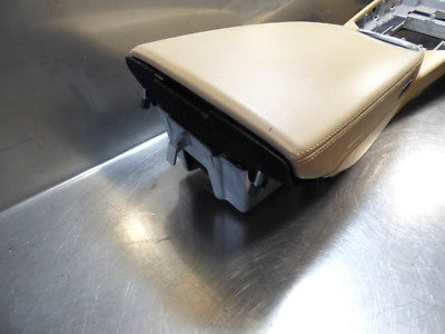 Porsche PANAMERA 970 Armlehne Mittelkonsole Getraenkehalter in Beige 97055311101