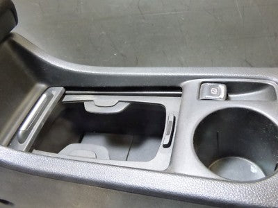 Opel Astra J 1.7 CDTI ORIGINAL gebraucht -  Mittelkonsole Armlehne 13317404T | 13317404 T