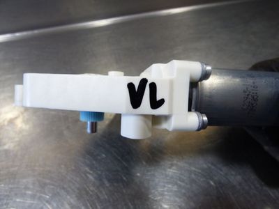 VW Passat 3G B8 Fensterhebermotor vorne links 5Q4959801B / 5Q4 959 801B ORIGINAL gebraucht - HighLine