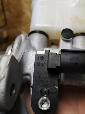 AUDI Q2 A3 Orig. Hauptbremszylinder mit Ausgleichsbehälter TRW 502611301G
