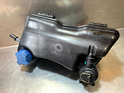 Porsche 981 S GTS Flüssigkeitsbehälter Ausgleichsbehälter Kühlmittel 98110604704