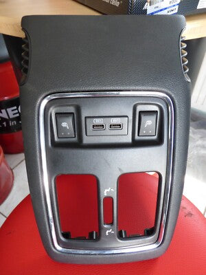 Jeep Grand Cherokee WK2 Mittel verkleidung hinten mit USB Media Hub ORIGINAL gebraucht - 68145567AA