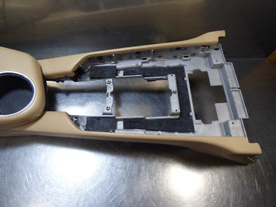 Porsche PANAMERA 970 Armlehne Mittelkonsole Getraenkehalter in Beige 97055311101
