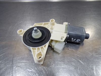 Mercedes-Benz A-Klasse W176 Fensterhebermotor vorne rechts A2469065200
