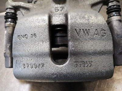 AUDI Q2 Orig. Bremssättel Vorne Rechts TRW 5714B 6799/F ! 1150 km ORIGINAL gebraucht - NEUWERTIG