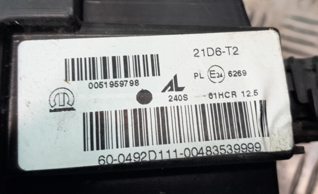 Jeep Renegade ab 2014 Scheinwerfer Fahrerseite Links ORIGINAL gebraucht - 51959798