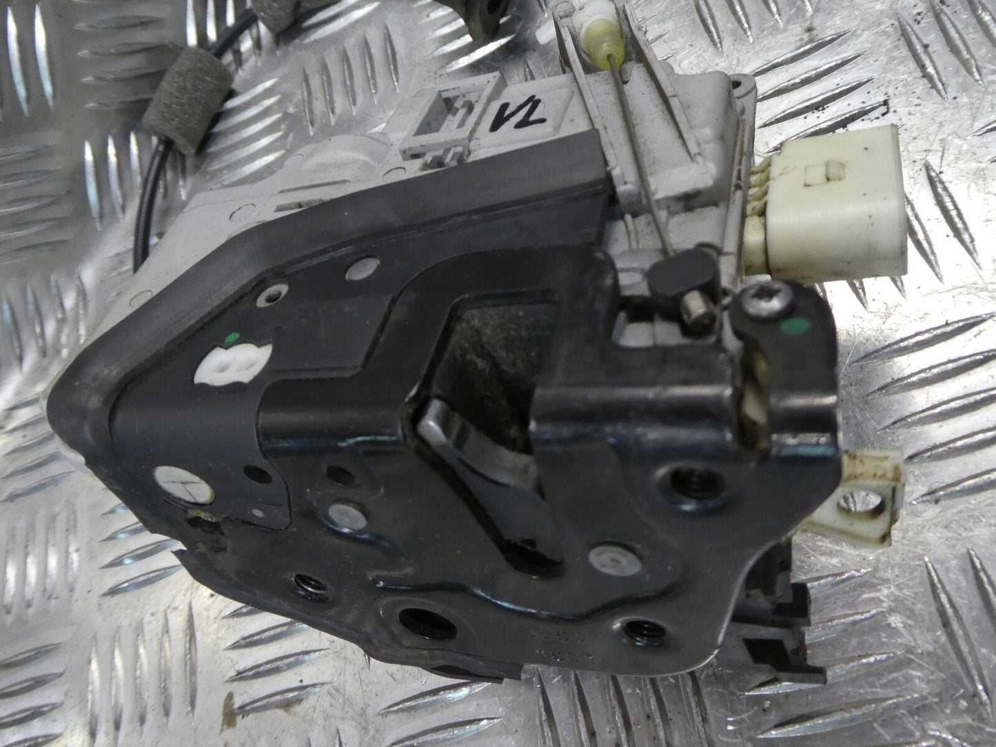 Porsche Cayenne 958 92A Türschloss vorne Links ORIGINAL gebraucht - 8J1837015A