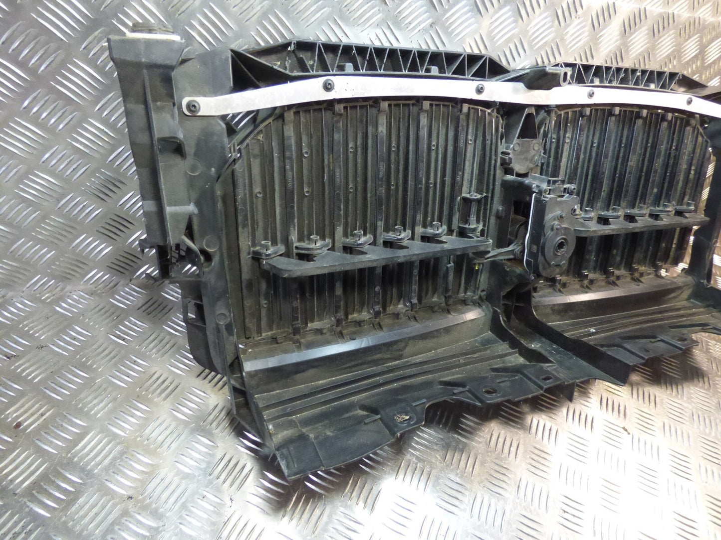 BMW X5 G05 2022 Kühlergrill Entlüftungsklappe Kühlergitter 226775 ORIGINAL gebraucht - Frontgrill