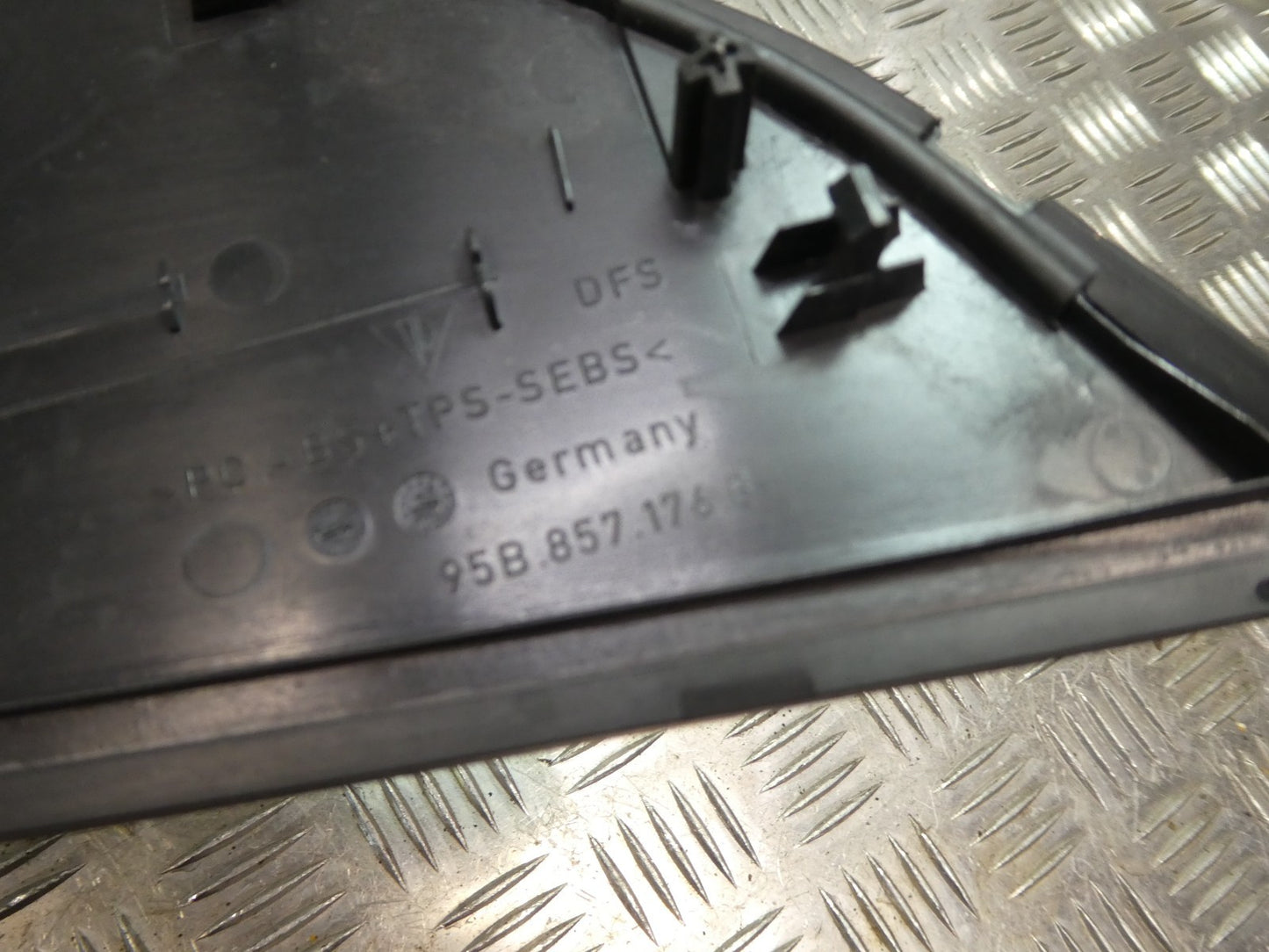 PORSCHE MACAN 3.0 TDI Endabdeckung Verkleidung rechts 95B857176B ORIGINAL gebraucht - Armaturenbrett