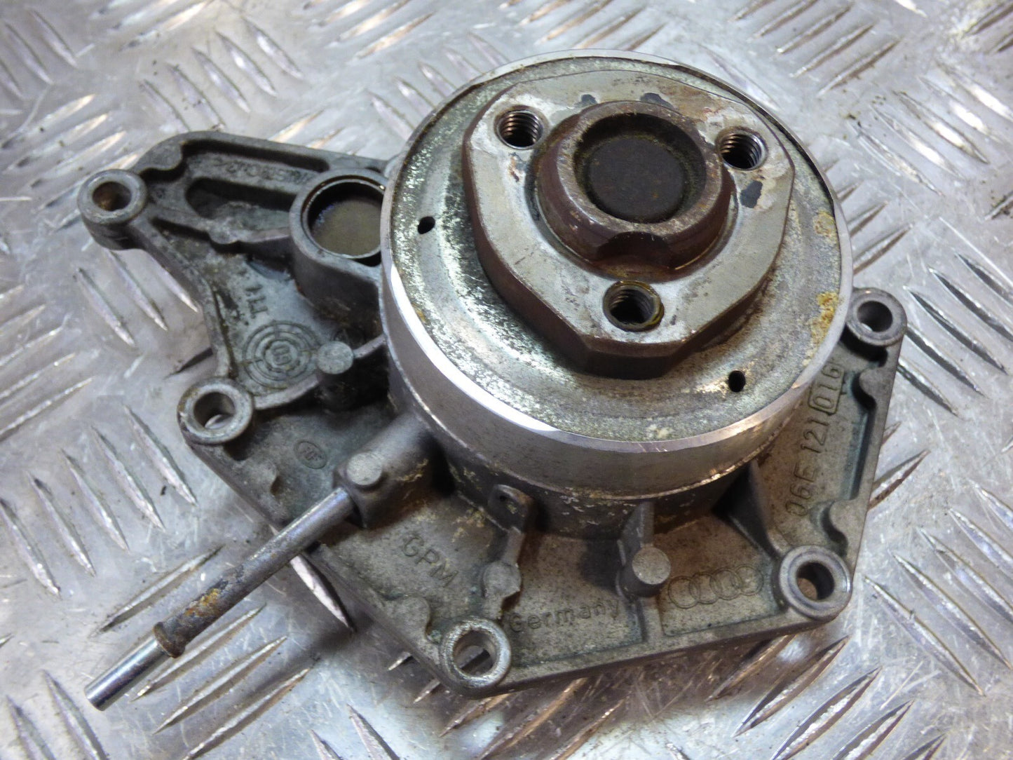 Porsche Cayenne 3.0 Hybrid 92A Kühlwasserpumpe 06E121016 ORIGINAL gebraucht - Wasserpumpe