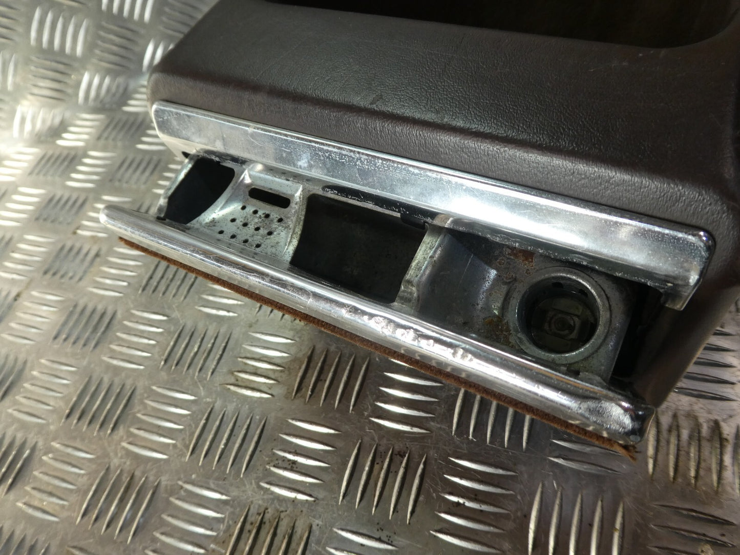 Mercedes C126 W126 Coupe SEC Mittelkonsole mit Aschenbecher ORIGINAL gebraucht - 1268431107