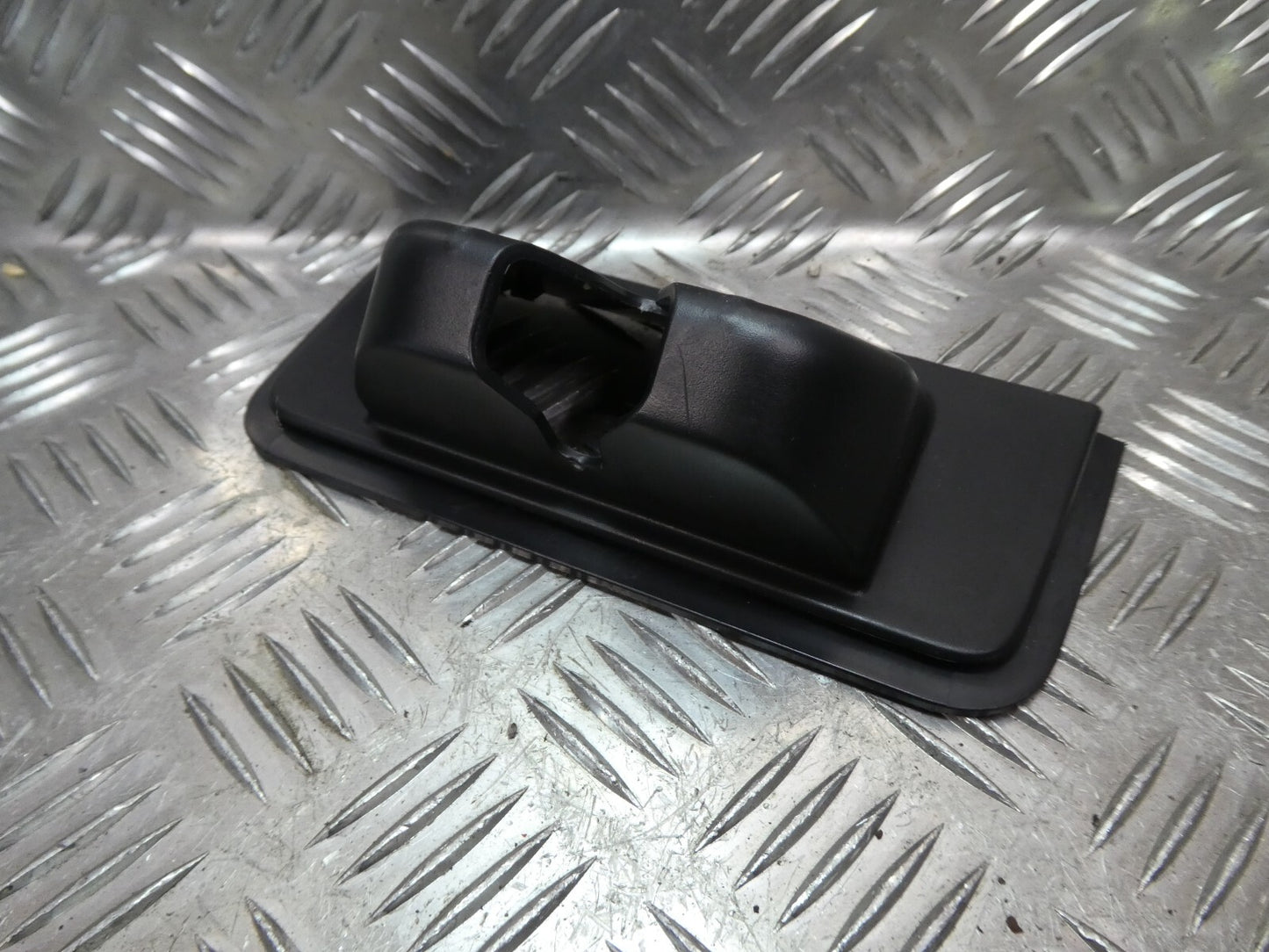 Porsche Macan 95B verkleidung abdeckung schwarz 95B827520A ORIGINAL gebraucht - Kofferraumschloss