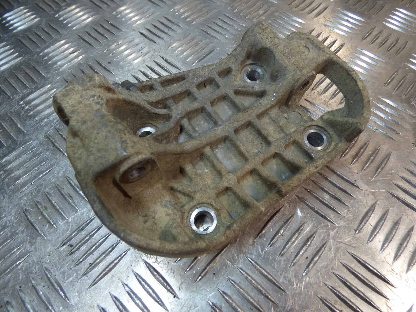 Porsche Cayenne 92A 3.0 TDI Lichtmaschine Halterung Halter ORIGINAL gebraucht - 059903143AC