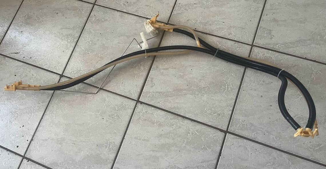 Porsche Cayenne II 92A satz für Linke Kraftstoffpumpe 7P6919715A ORIGINAL gebraucht - Kraftstoffrohr