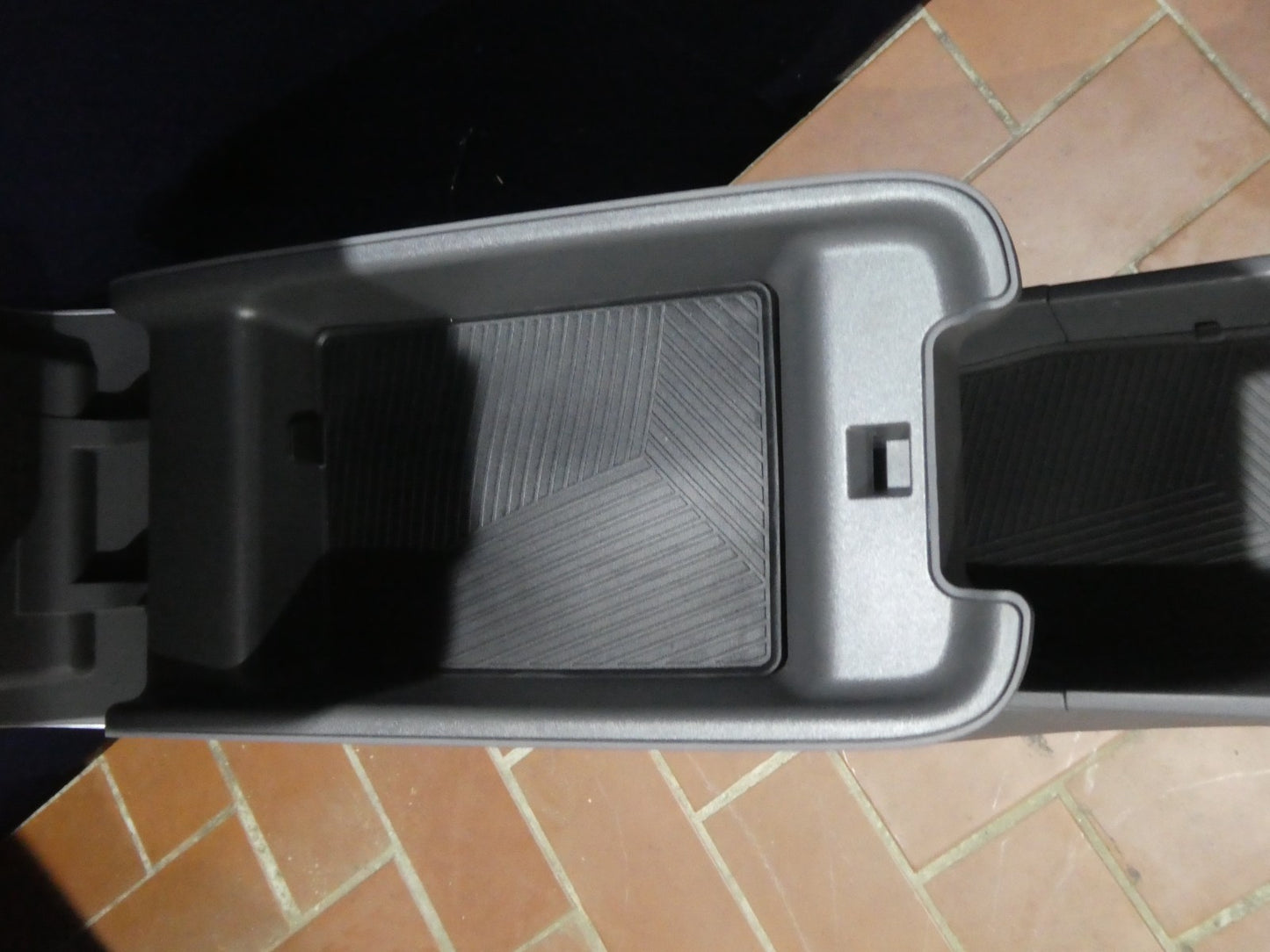 HYUNDAI IONIQ 5 Mittenkonse Vorne beweglich Becherhalter Weiß wie NEU ORIGINAL gebraucht - Armlehne