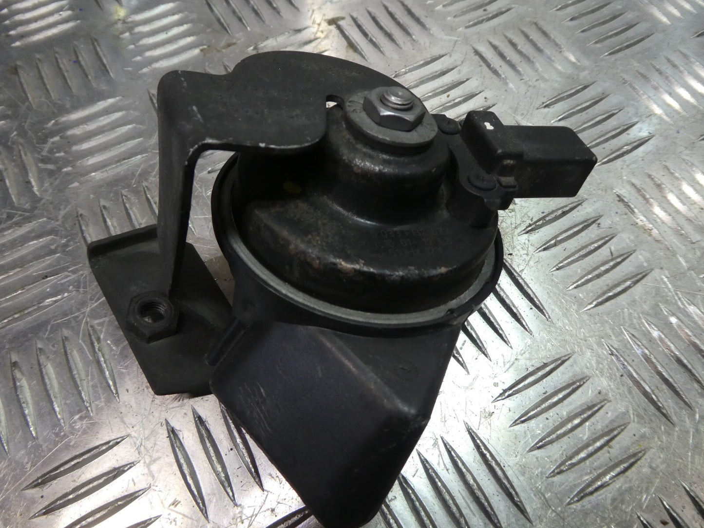Porsche Cayenne S 92A 4.8 Hupe Fanfare Hochton 7P6951223A ORIGINAL gebraucht - - Signalhorn