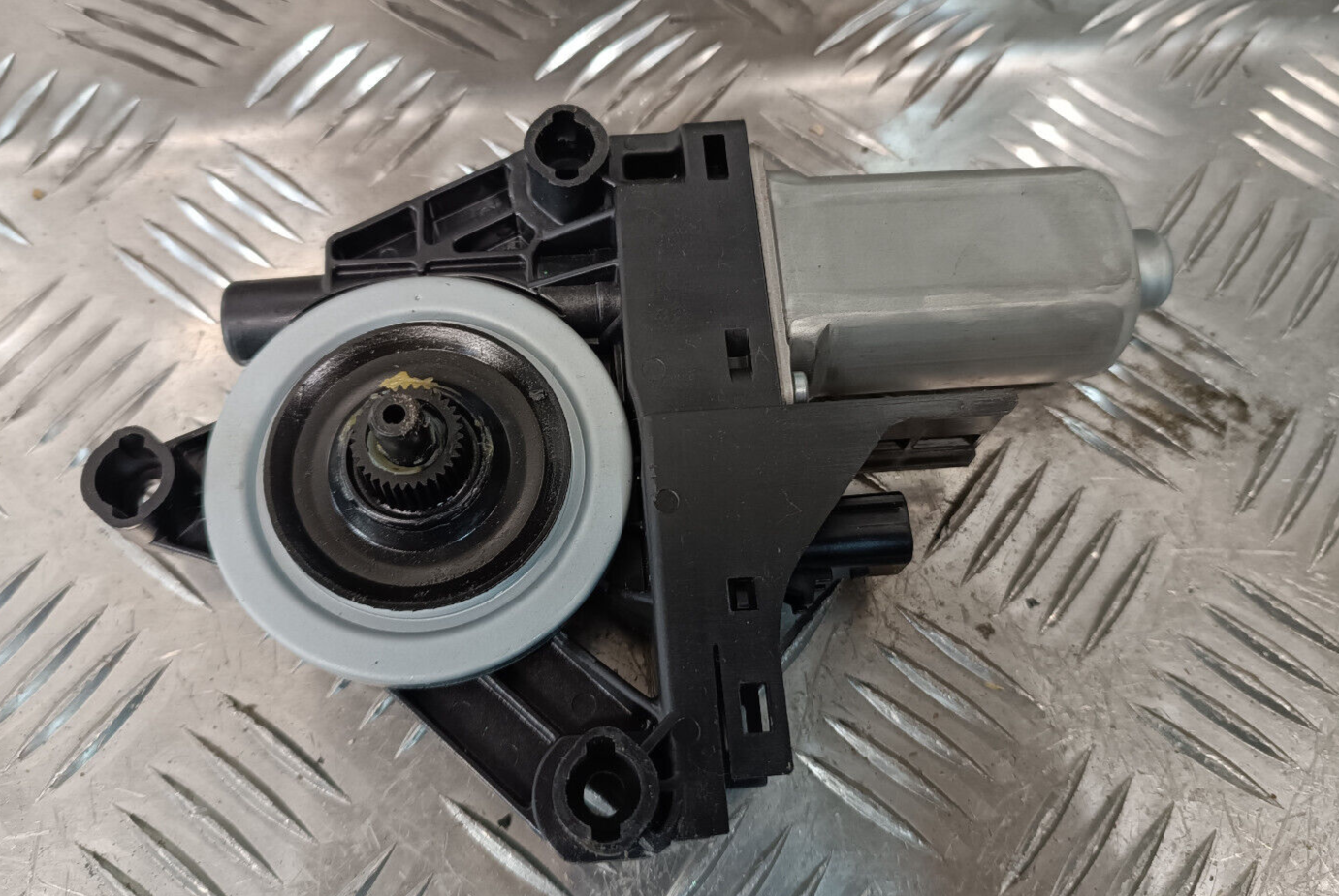 Jeep Grand Cherokee WK2 Fensterhebermotor hinten links 931402103 ORIGINAL gebraucht - WR12746