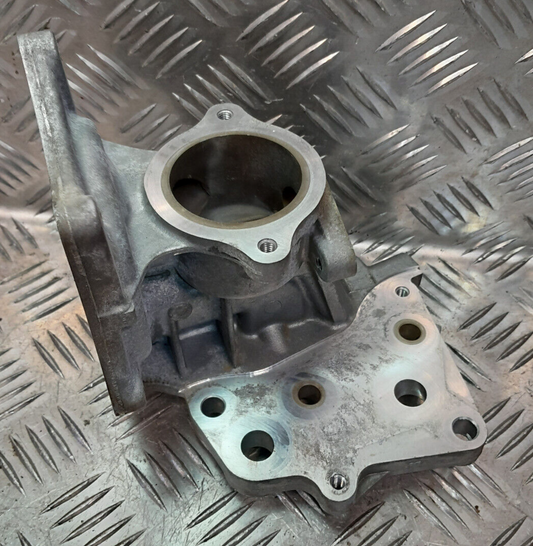 OPEL ASTRA K 1.4 Turbo Original Wasserpumpe Gehause Halter gebraucht - 12641869