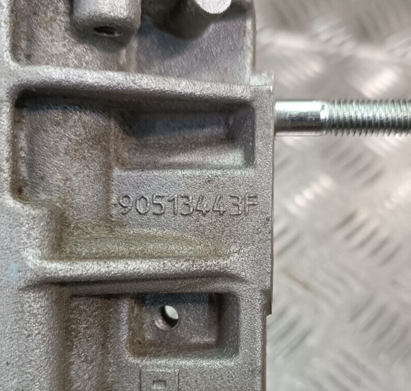 Jeep Grand Cherokee WK2 3.0 CRD Halter Abgaskühler AGR Kühler ORIGINAL gebraucht - 90513443F
