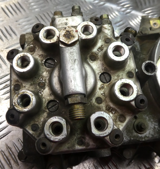 Mercedes-Benz W126 C126 Mengenteiler für Einspritzanlage BOSCH ORIGINAL gebraucht - 0438100088