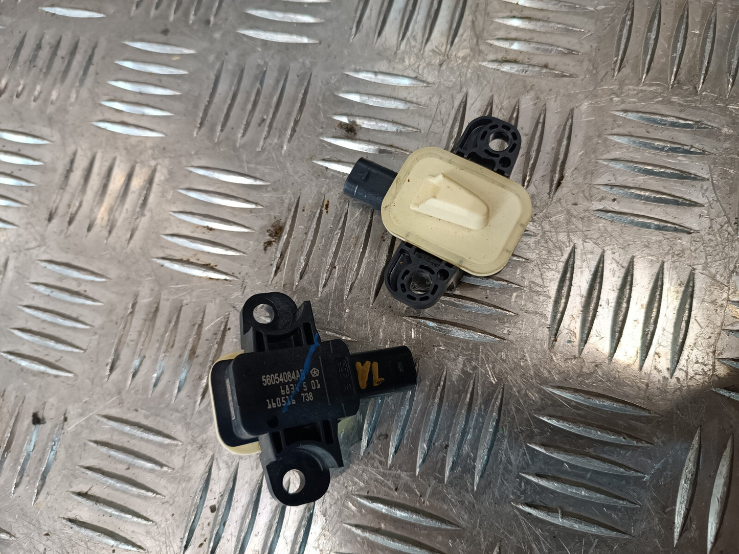 Jeep Grand Cherokee WK2 Aufprallsensor Sensor ORIGINAL gebraucht - 56054084AB