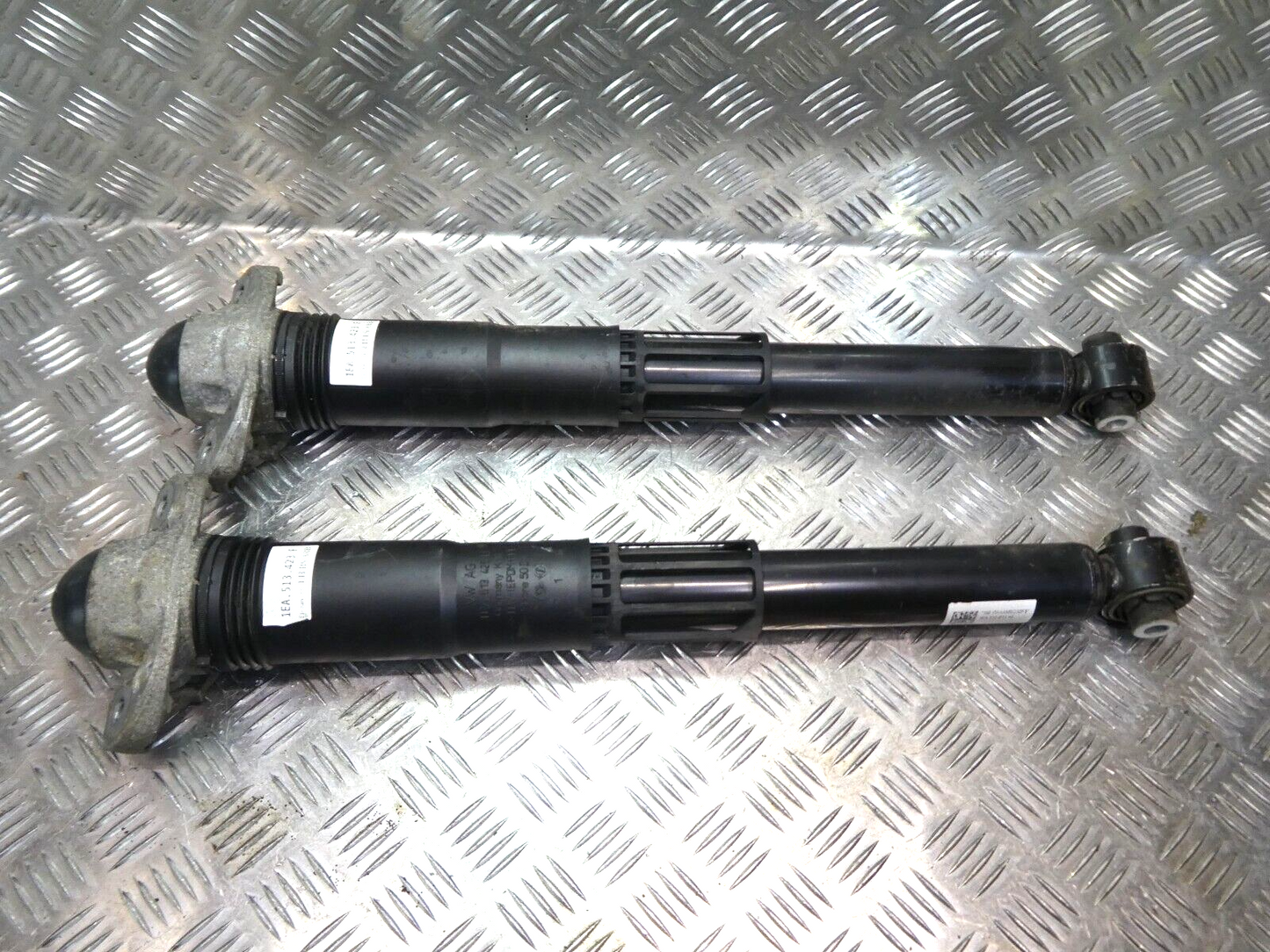 VW ID3 ID.3 Stoßdämpfer hinten rechts + links 1EA512011AE 1EA513423F ORIGINAL gebraucht - Volkswagen