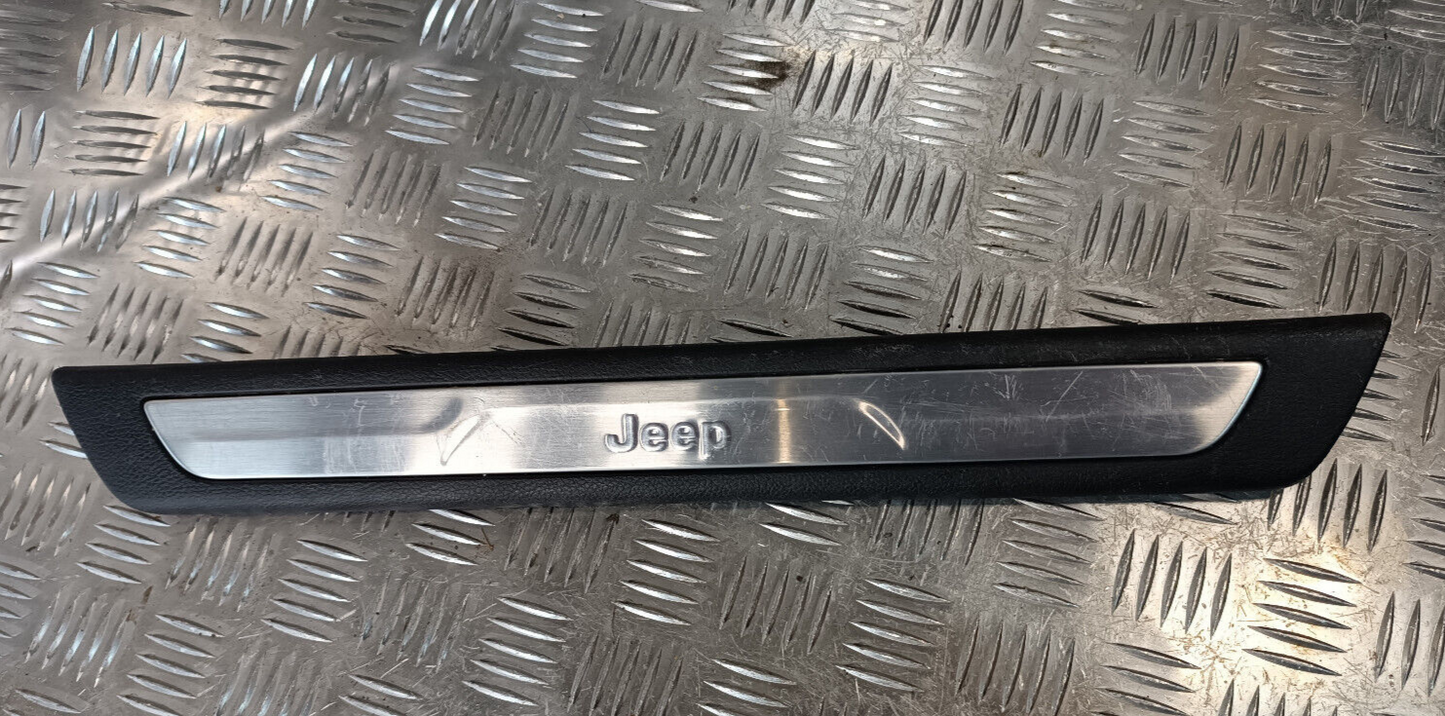Jeep Grand WK2 Leiste Einstiegsleiste Vorne . P1NC80DX9AB ORIGINAL gebraucht - Cherokee