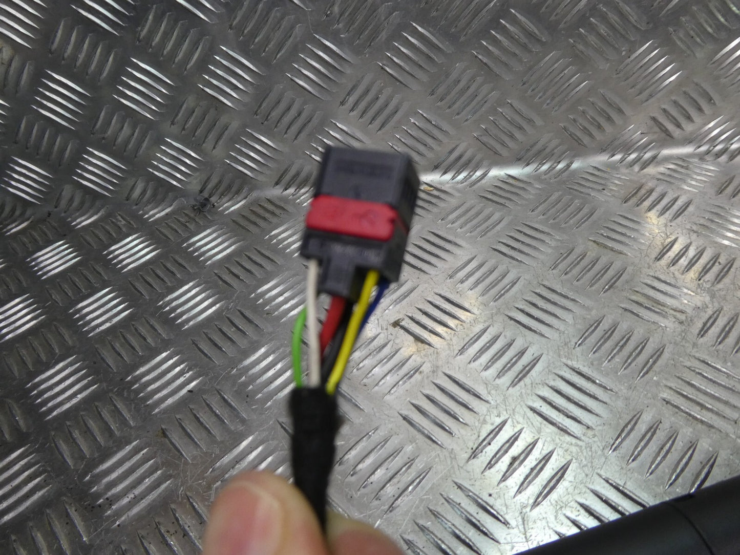 Orig. Porsche Macan 95B Heckklappe Gasdruckfeder Dämpfer 95B827851B ORIGINAL gebraucht - Elekrische