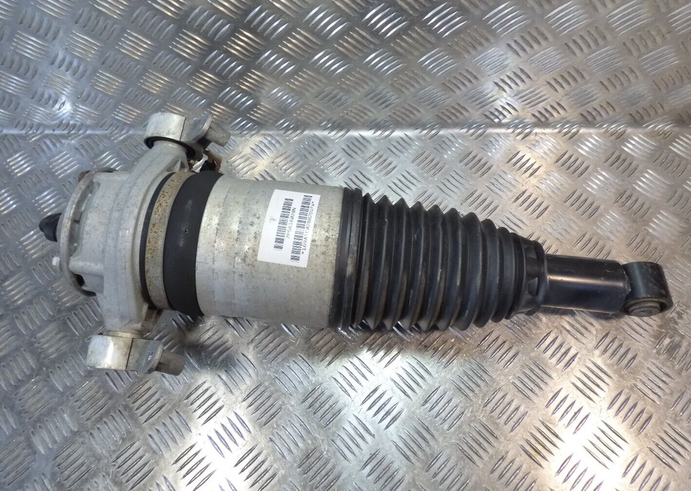 Porsche Cayenne 92A Stoßdämpfer Luftfahrwerk hinten rechts 7P5616020N gebraucht - Original